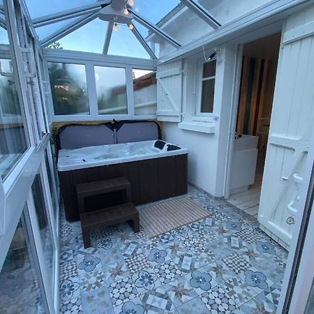 Maison De Plage Avec Spa/Jacuzzi A 250 M De La Mer La Tranche-sur-Mer Exterior foto